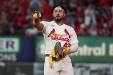 Los Cardenales vencen 6-3 a los Cerveceros; Iván Herrera impulsa tres carreras