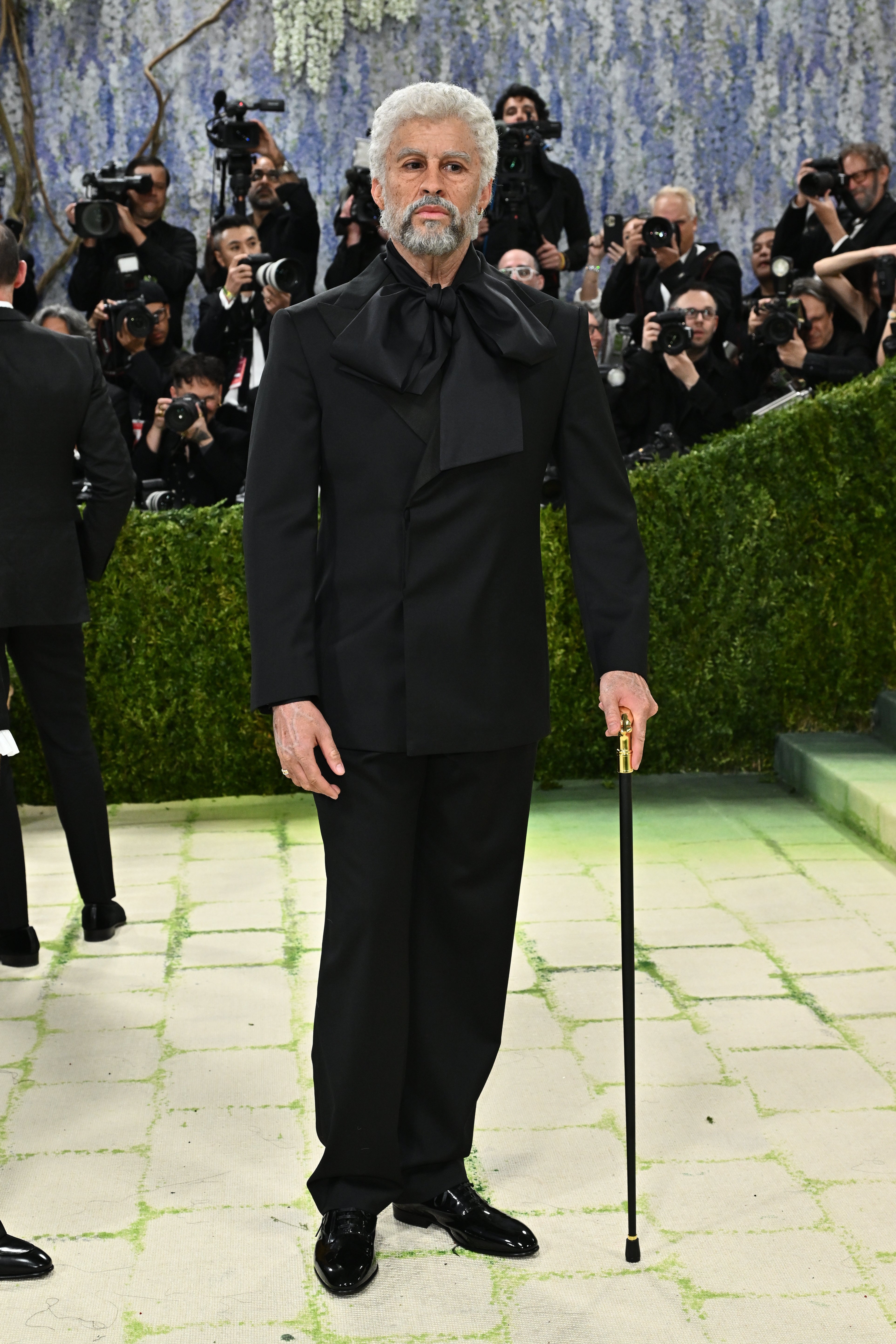Bad Bunny lució maquillaje de envejecimiento durante la Met Gala 2026, como parte de una propuesta estética que transformó por completo su apariencia