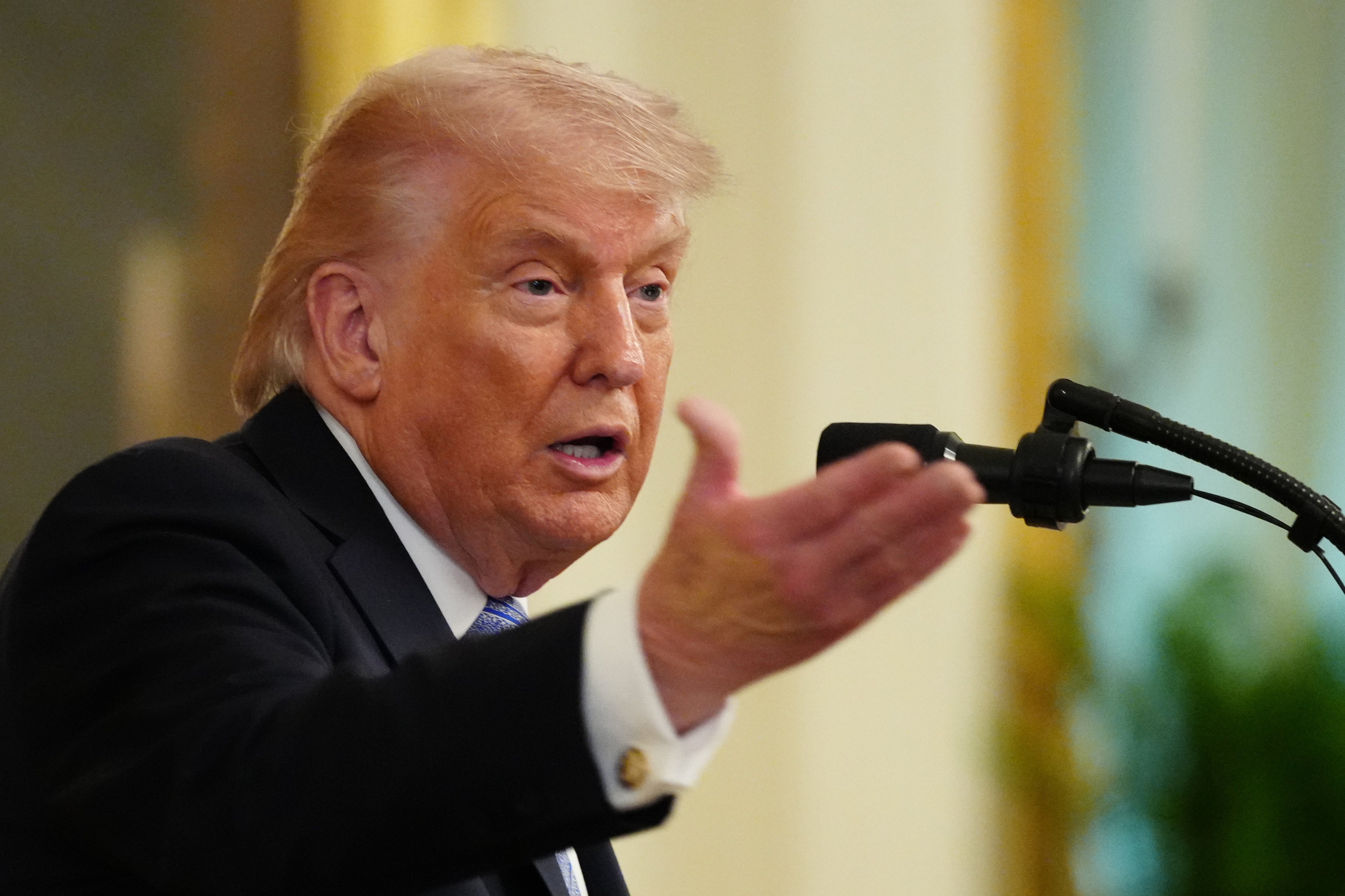 Trump afirma que los precios de la gasolina “caerán en picado” tan pronto como termine la guerra que él mismo inició contra Irán