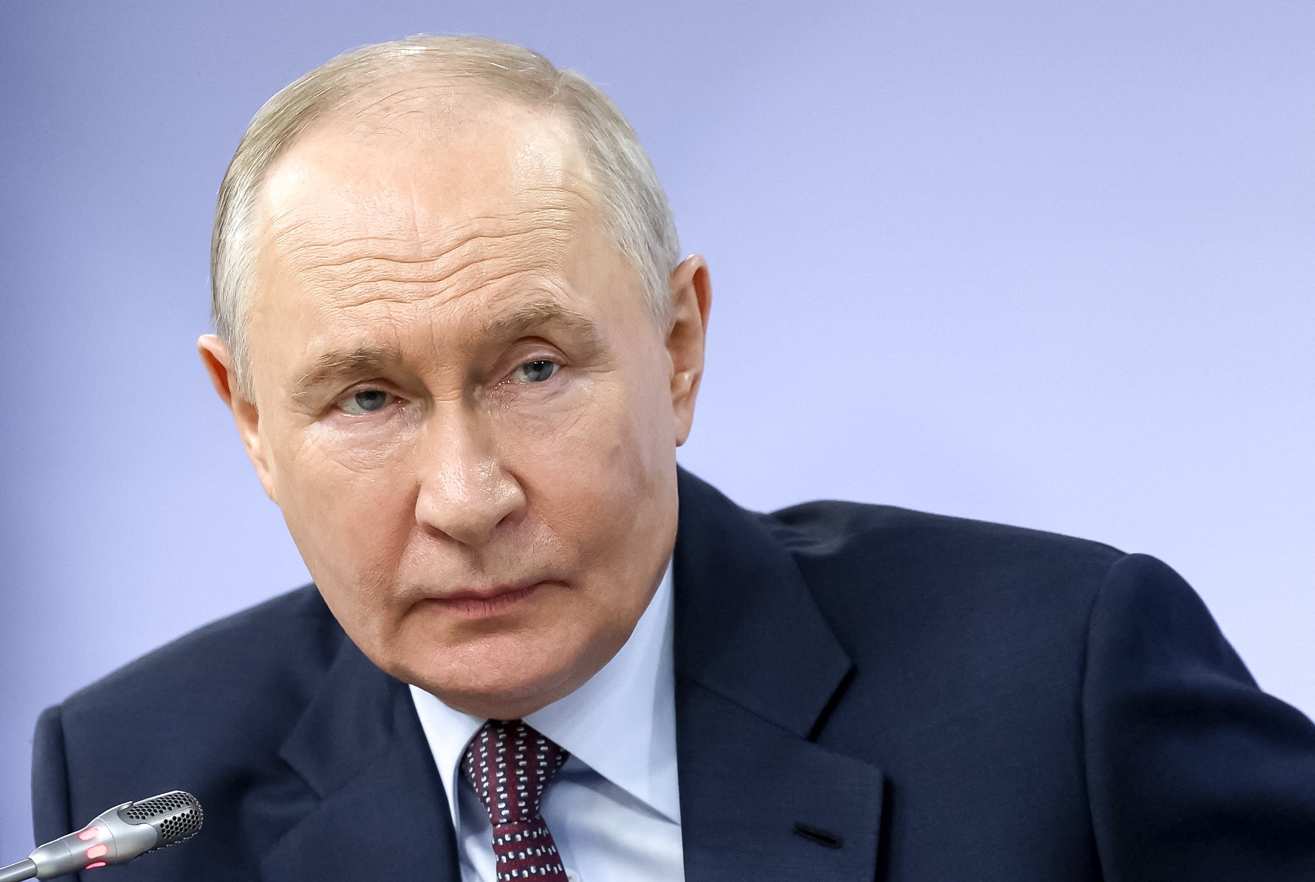 <p>El presidente ruso, Vladimir Putin, durante una reunión con representantes de minorías indígenas en Moscú el 30 de abril</p>