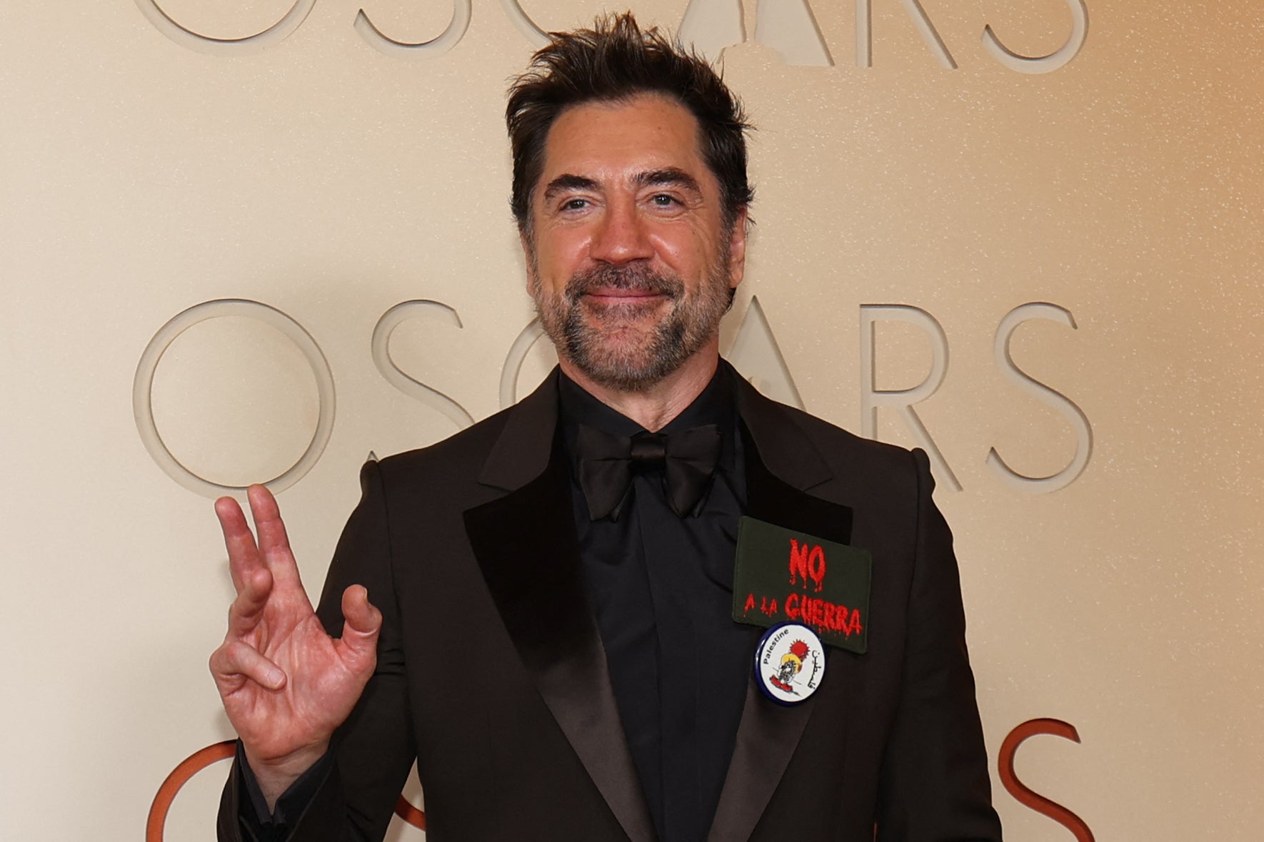 Javier Bardem acudió a la ceremonia de los Oscar de 2026 con un parche contra la guerra y un pin a favor de Palestina