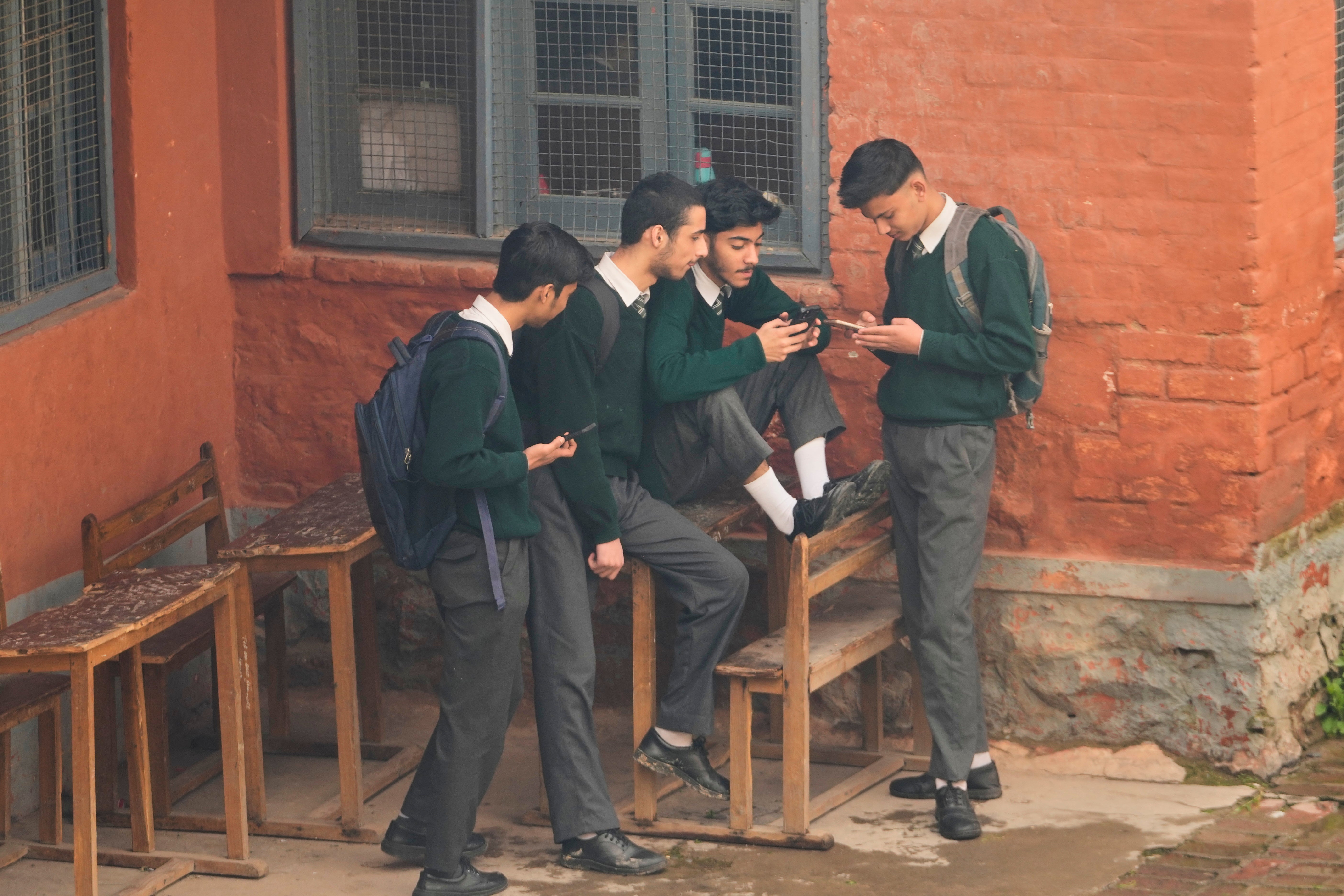 EEUU-ESCUELAS-PROHIBICIÓN DE CELULARES