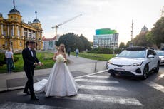 El costo del amor: Parejas a distancia gastan casi $7.000 para verse