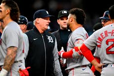 Las bancas se vacían durante el juego Tigres-Medias Rojas, tras pelotazo de Framber Valdez