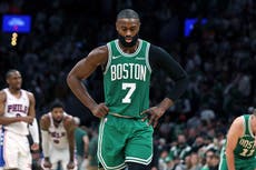 Jaylen Brown de Celtics, multado con 50.000 dólares por criticar arbitraje de playoffs