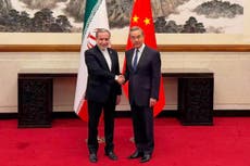 Máximo diplomático de China pide un “alto el fuego integral” en la guerra con Irán
