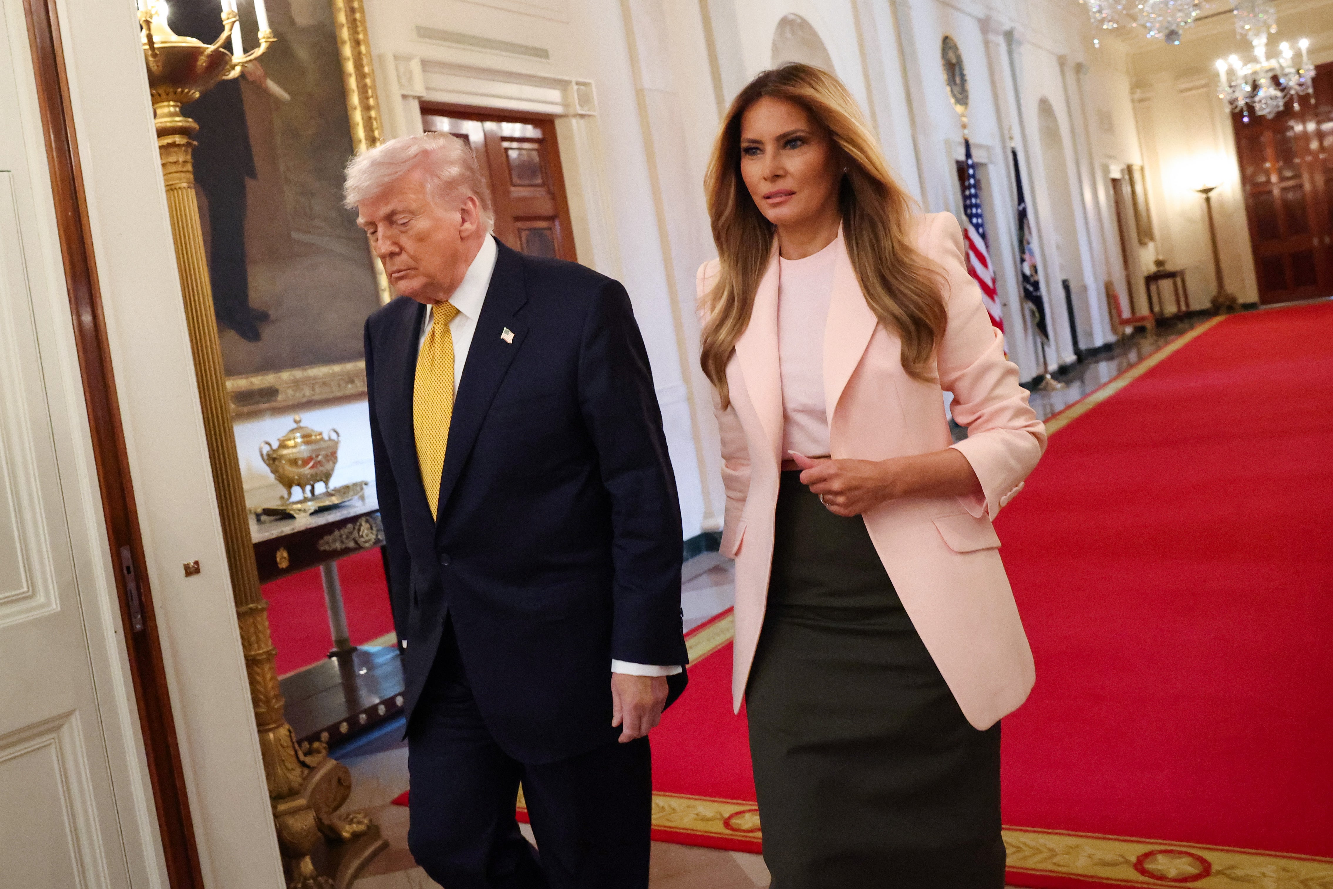 De acuerdo con el libro, Melania Trump se sintió “muy disgustada” al enterarse de que el Jardín de las Rosas de la Casa Blanca iba a ser renovado