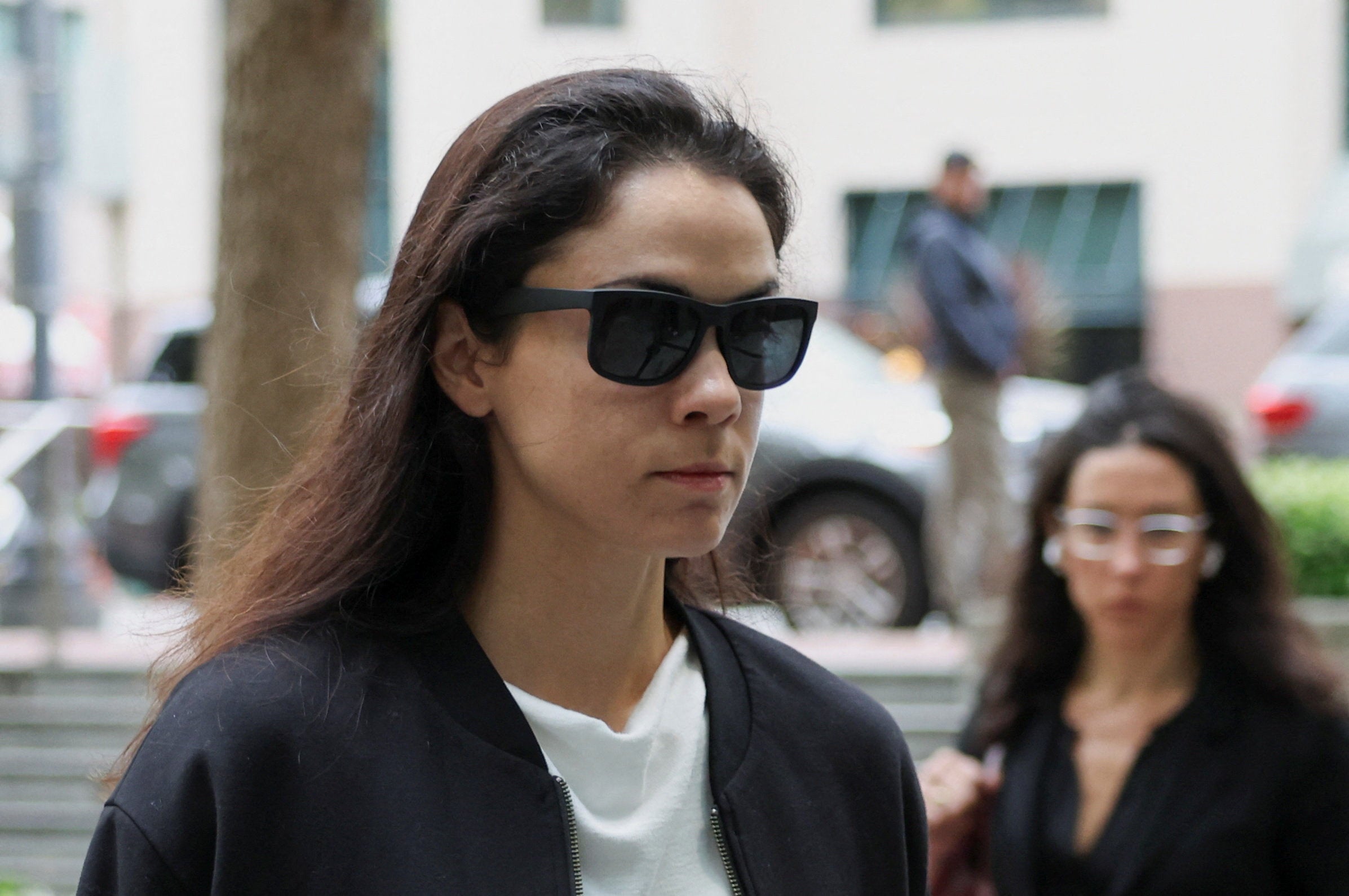 <p>Shivon Zilis llega a un tribunal federal para asistir al juicio por la demanda de Elon Musk contra la conversión de OpenAI en una empresa con fines de lucro  </p>