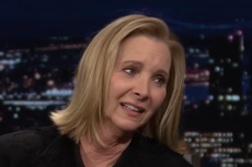 Lisa Kudrow entra de lleno en el debate entre fans de ‘Friends’