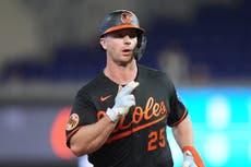 Pete Alonso conecta jonrón de 3 carreras y Orioles vencen 7-4 a Marlins por 2da vez seguida