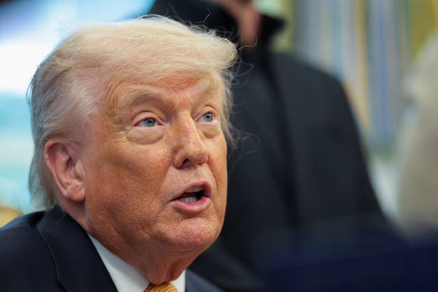 <p>Apenas 48 horas después de anunciar la operación para escoltar a los buques a través del estrecho de Ormuz, el mandatario estadounidense suspendió la iniciativa para facilitar las negociaciones entre Washington y Teherán</p>