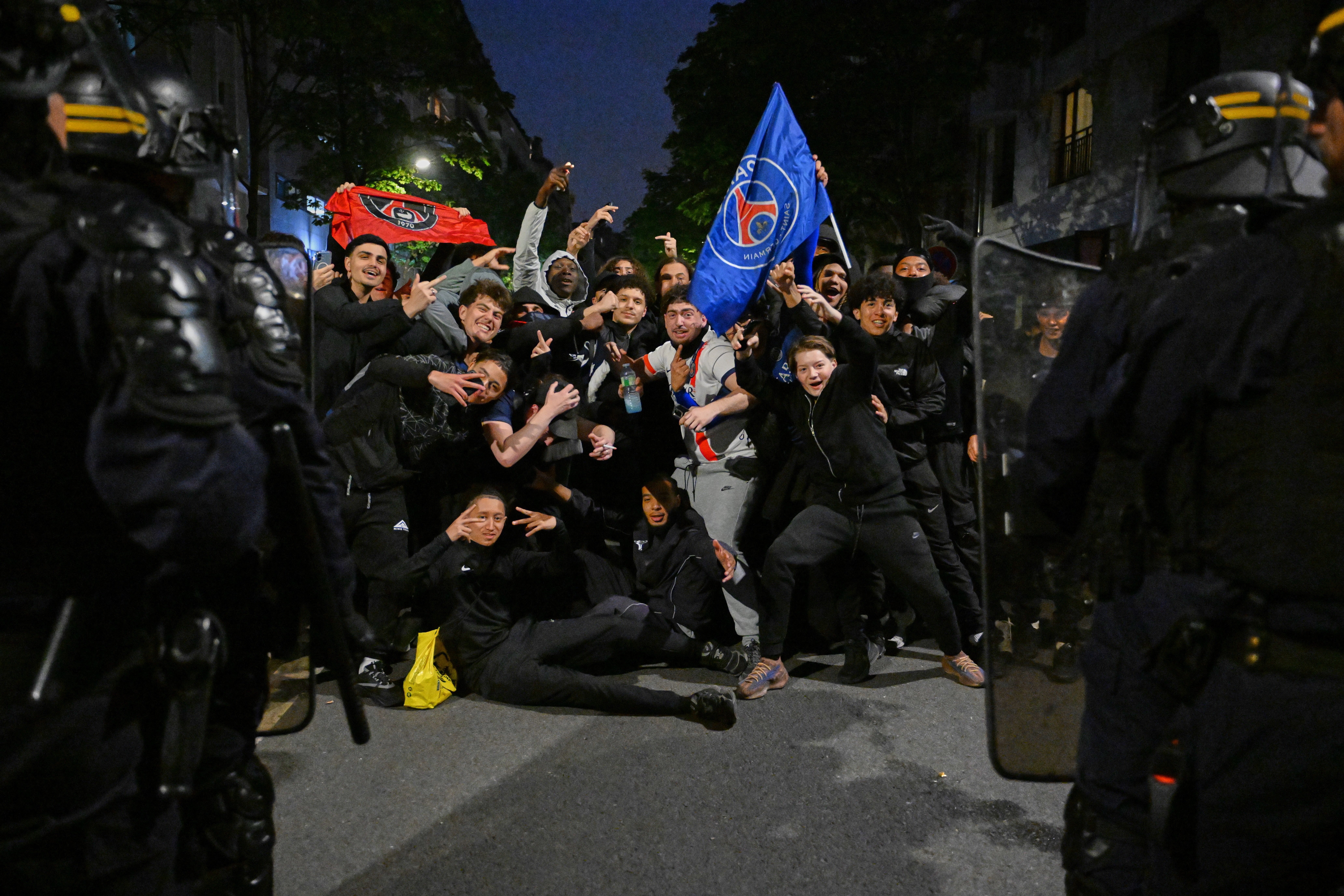 Casi 130 arrestos en París durante festejos por el pase del PSG a la final de la Champions