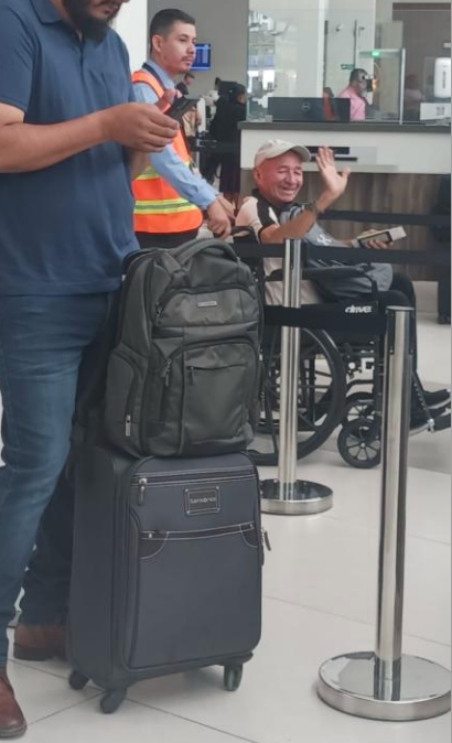 Marcos Humberto Vindel Osorio, fotografiado en el aeropuerto de salida en Honduras, antes de embarcar en un vuelo para visitar a su familia en Houston, Texas
