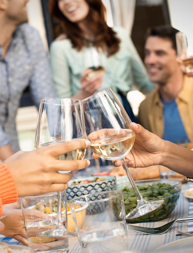 <p>Menos complicaciones, más tiempo al aire libre. Este verano, las reuniones simples y las parrilladas en casa marcan tendencia entre los estadounidenses  </p>