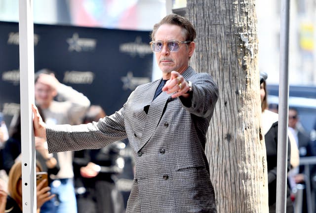 <p>Robert Downey Jr. en la ceremonia del Paseo de la Fama de Hollywood en honor a Emily Blunt y Stanley Tucci, en Hollywood </p>