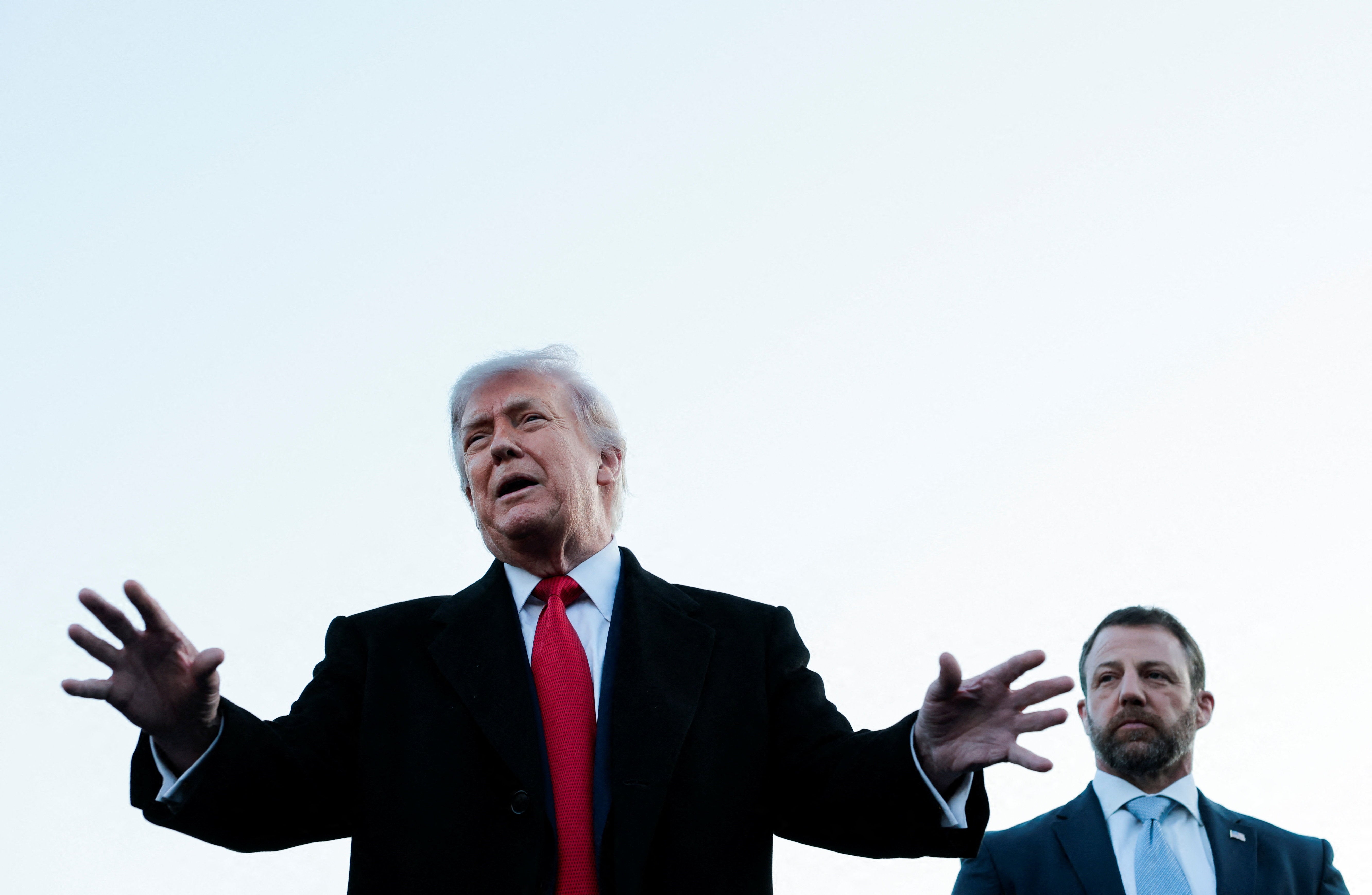 Trump defendió su decisión de enfocarse en renovar monumentos de Washington durante la guerra con Irán y aseguró que el estanque reflectante estaba en un estado “asqueroso” antes de su intervención