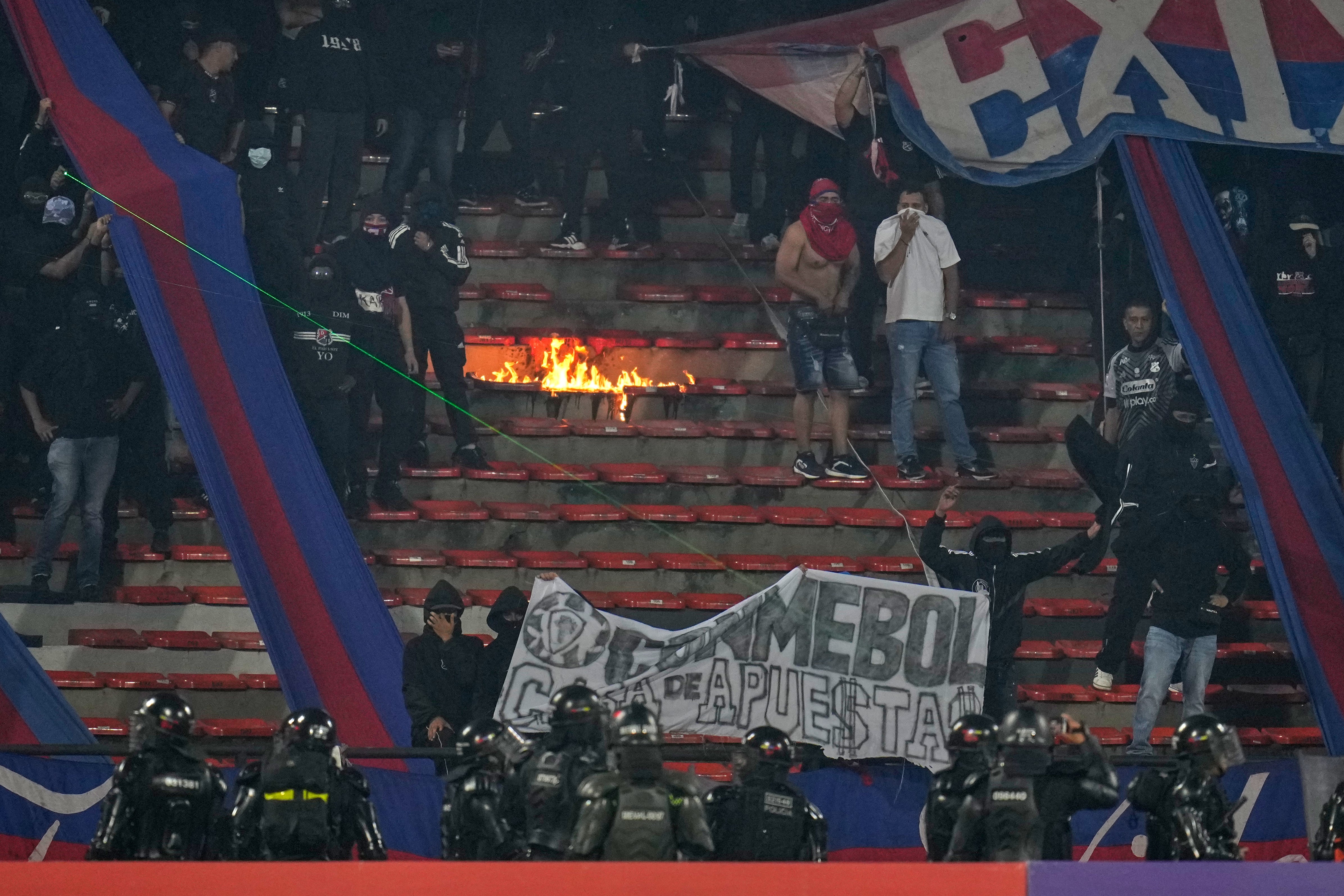 LIBERTADORES-MEDELLÍN-PROTESTA