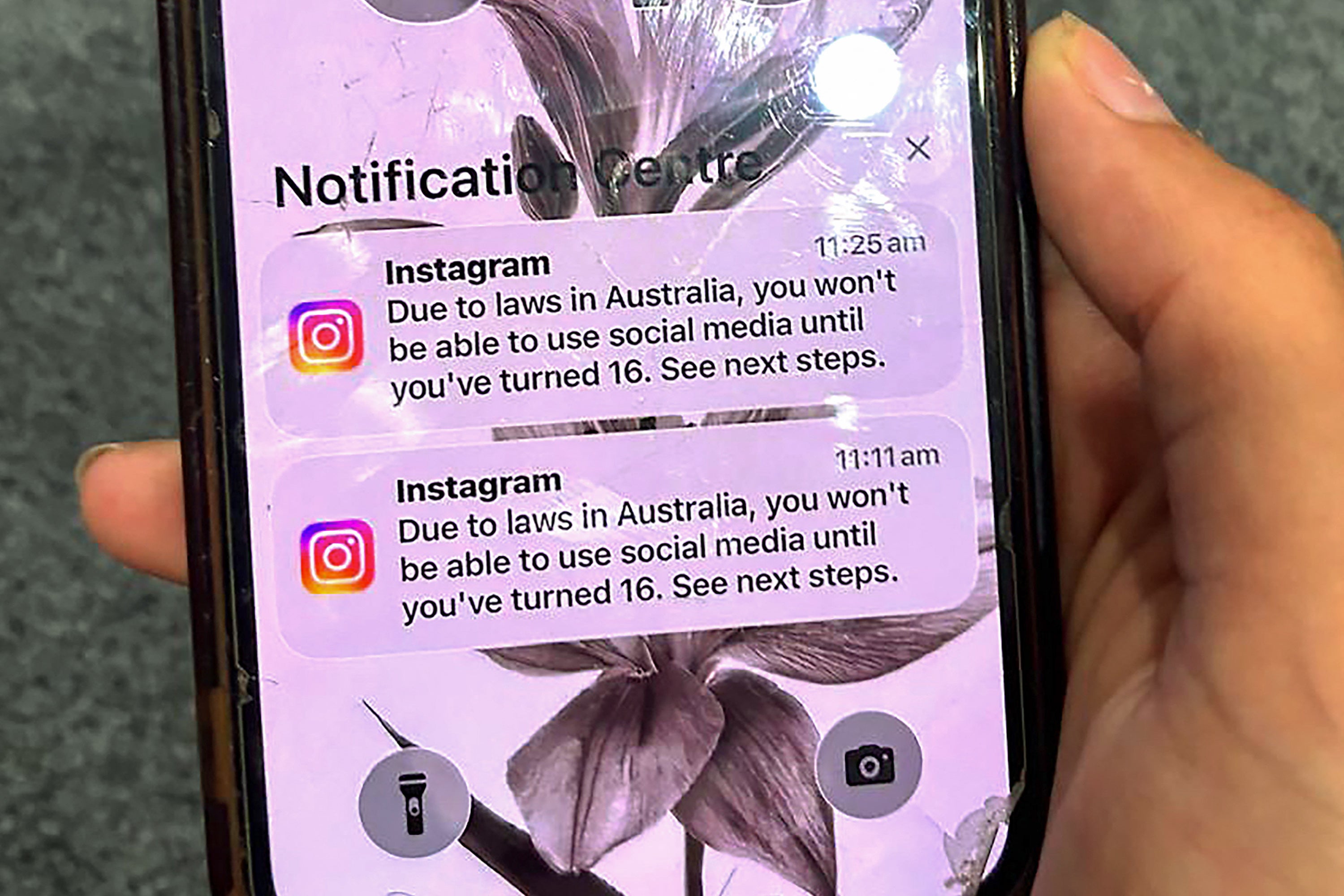En Australia, la prohibición total afectó a las cuentas de los niños