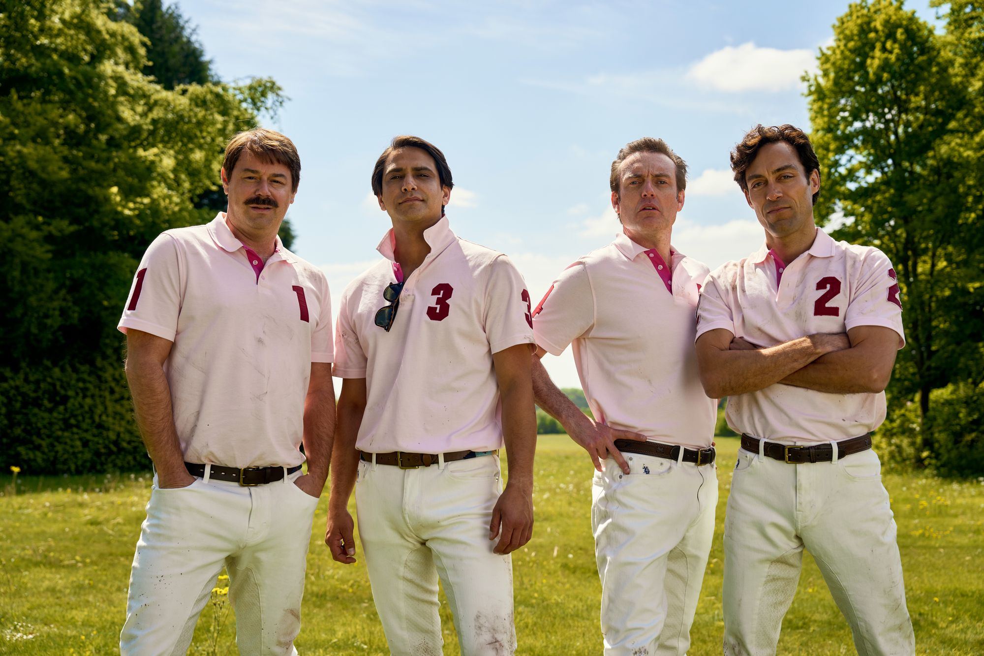Danny Dyer, Luke Pasqualino, Brendan Patricks y Alex Hassell como Freddie Jones, Bas Baddingham, Henry Hampshire y Rupert Campbell-Black en ‘Rivales’