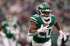 Jets y corredor Breece Hall acuerdan extensión de 3 años por 45,75 millones, dice fuente a la AP