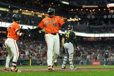 Devers pega jonrón y Ray luce en la loma para que Gigantes triunfen 5-2 sobre Piratas