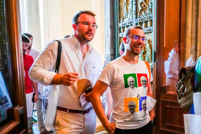 EUR-GEN VATICANO-LGBTQ