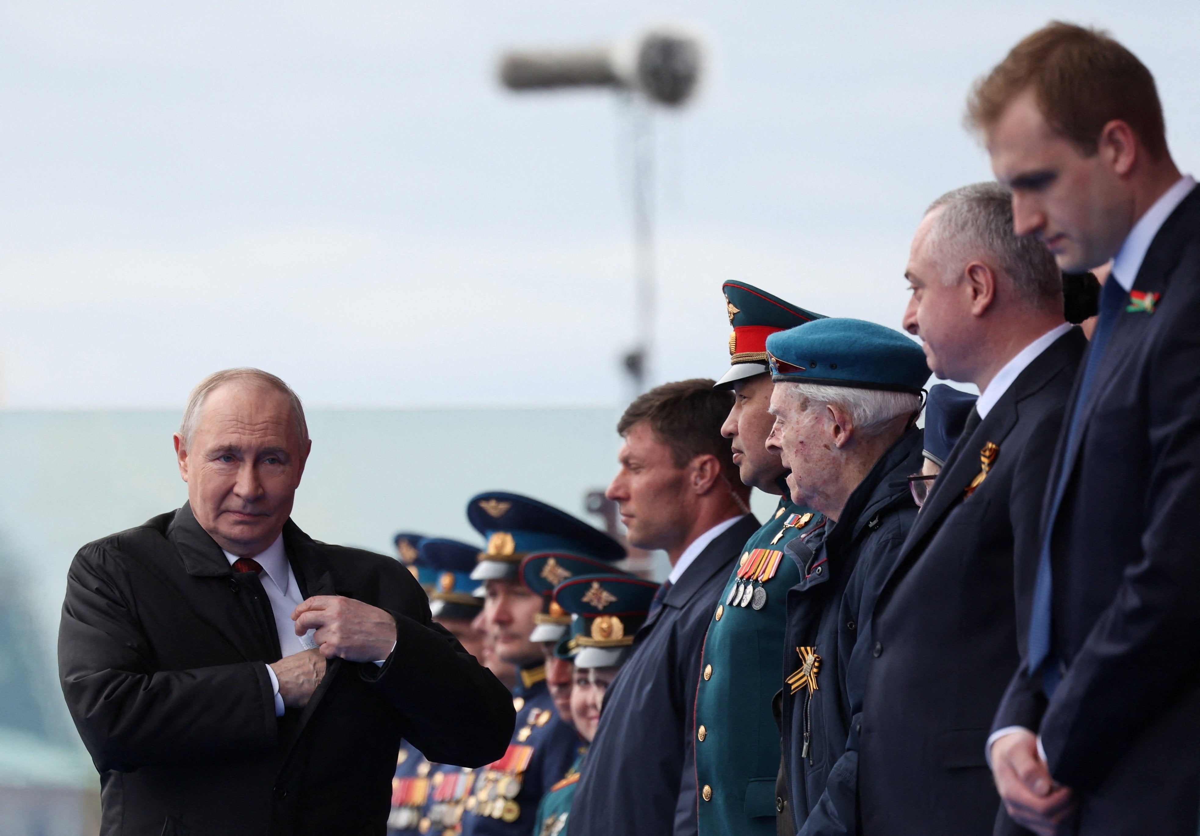 Putin asiste a un desfile militar de menor envergadura con motivo del Día de la Victoria, que conmemora el 81.º aniversario de la victoria sobre la Alemania nazi en la Segunda Guerra Mundial