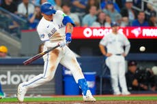 Valenzuela pega jonrón de 3 carreras, Clement suma 5 hits en paliza de Azulejos, 14-1 a Angelinos