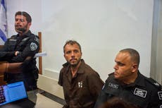Israel deporta a 2 activistas detenidos por liderar una flotilla de ayuda a Gaza