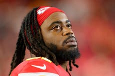 Bills firman al exala defensiva de los Chiefs Mike Danna por un año
