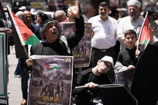 Una familia palestina, forzada a exhumar a su padre tras amenazas de colonos en Cisjordania