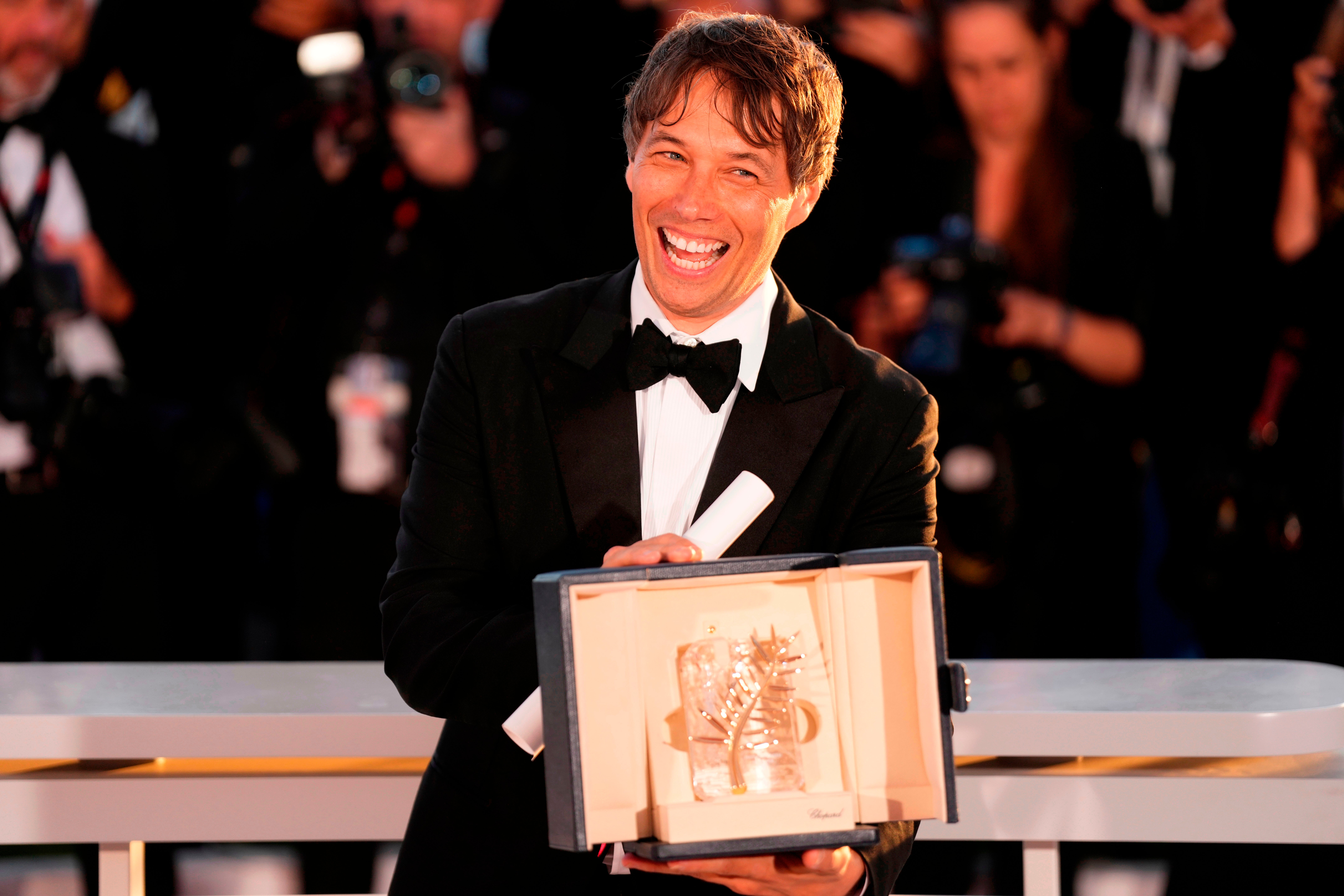CANNES-NEON-RACHA GANADORA