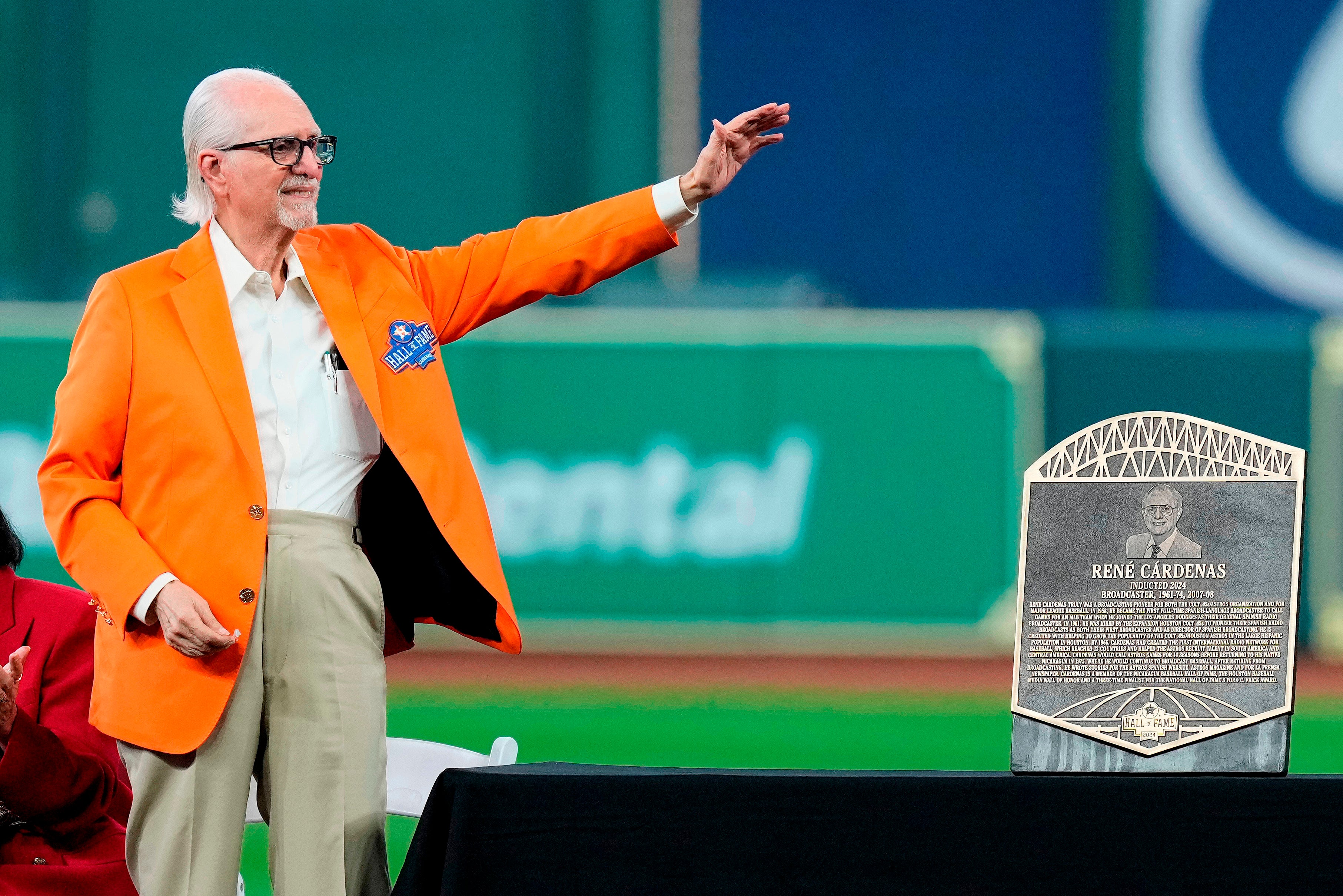 Falleció René Cárdenas, pionero de las transmisiones en español de MLB. Tenía 96 años