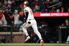 Weathers coquetea con sin hits pero Orioles ganan 3-2 a Yankees con jonrón de 3 carreras de Mayo