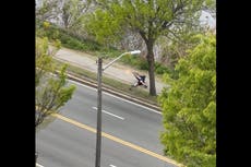Hombre con rifle de asalto dispara a conductores cerca de Boston; lesiona a 2 antes de ser herido