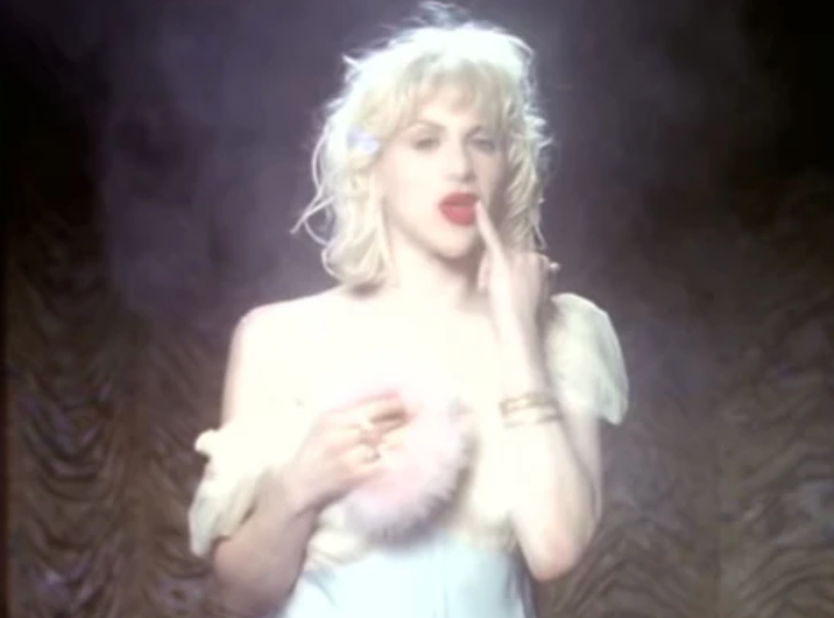 Courtney Love en el video musical de ‘Miss World’ de Hole
