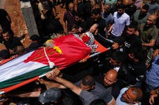 Policía israelí mata a palestino que trepaba barrera de Cisjordania hacia Israel por trabajo