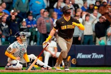 Gavin Sheets conecta un jonrón de tres carreras y los Padres vencen 3-1 a Cerveceros