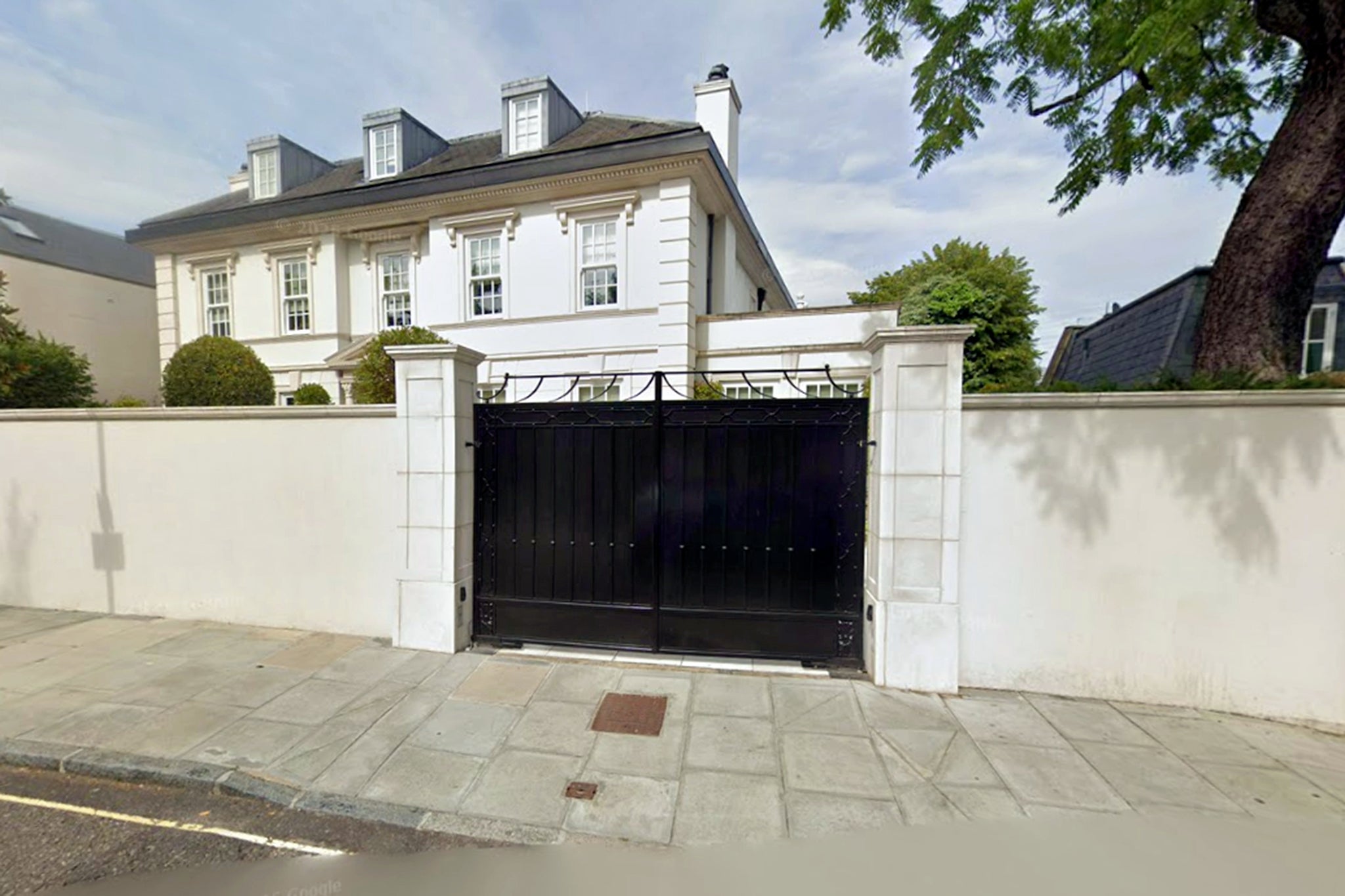 La pareja había alquilado una casa en St John’s Wood, Londres, después de que la empresa de Pack lo enviara a Europa para liderar su expansión regional