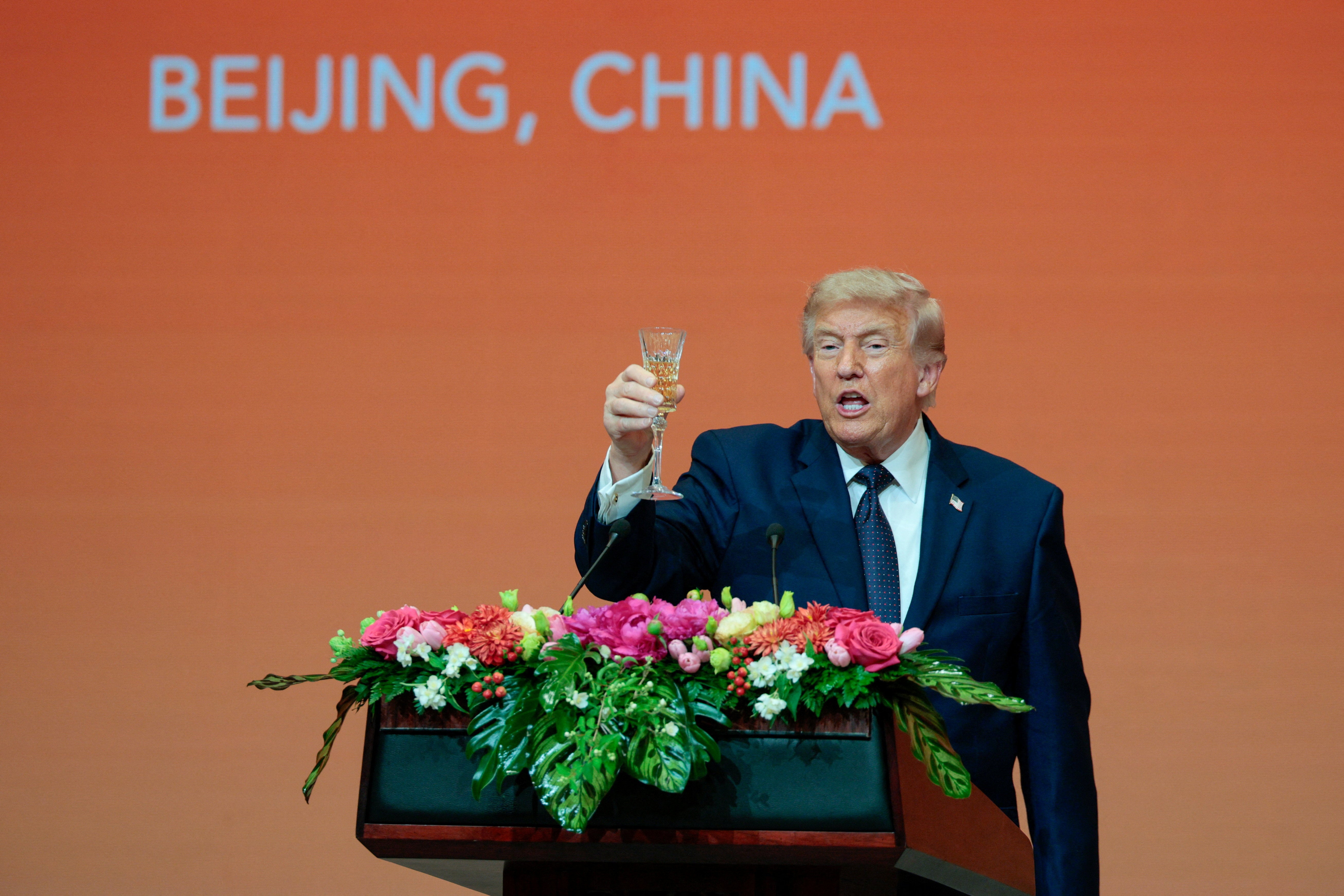 Trump afirma que él y Xi son “amigos” durante un discurso en el banquete de Estado