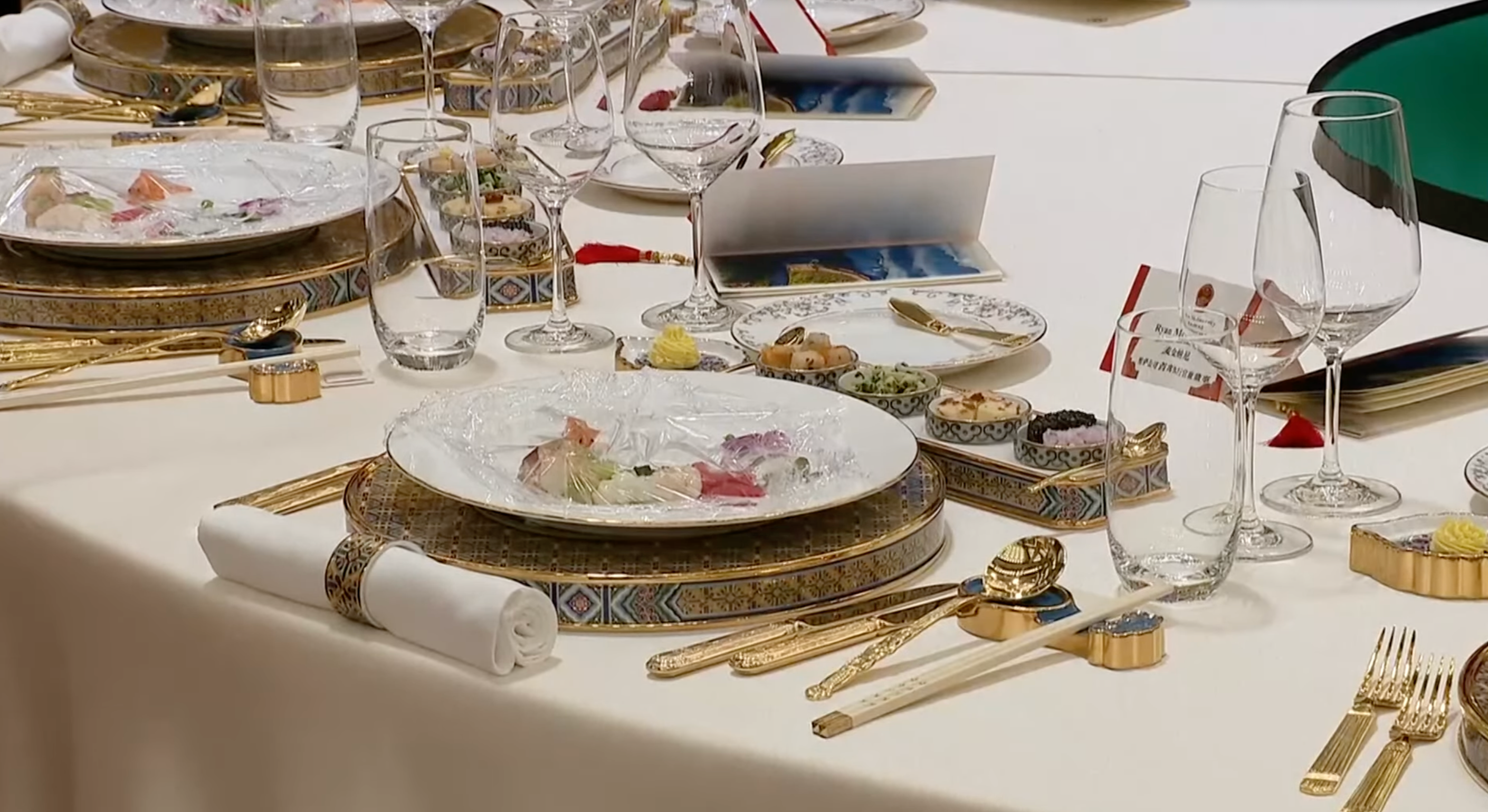 Para empezar, se sirvió una bandeja de aperitivos