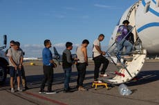Denuncian vuelos de deportación de ICE con trayectos de más de dos días