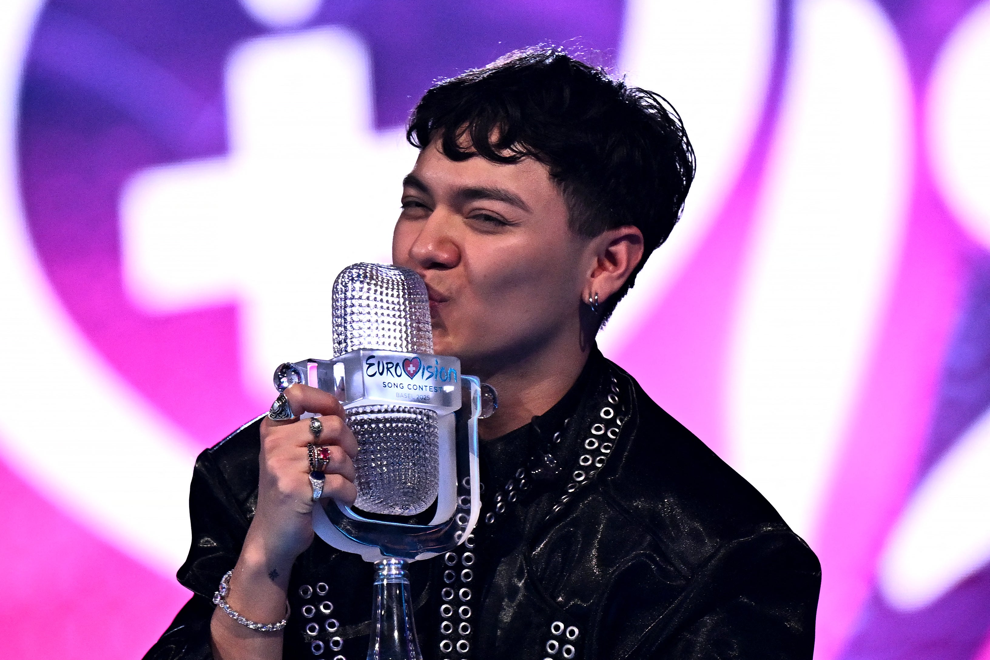 El cantante austríaco JJ ganó el año pasado en Basilea, Suiza