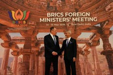 Cancilleres de BRICS se reúnen en India mientras guerra con Irán y petróleo ponen a prueba unidad