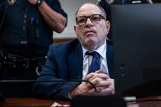 Harvey Weinstein vuelve a la corte tras sentir molestias en su nuevo juicio por violación