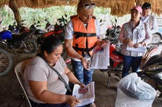 Familiares buscan en sur de México a migrantes desaparecidos en ruta marítima hacia Estados Unidos