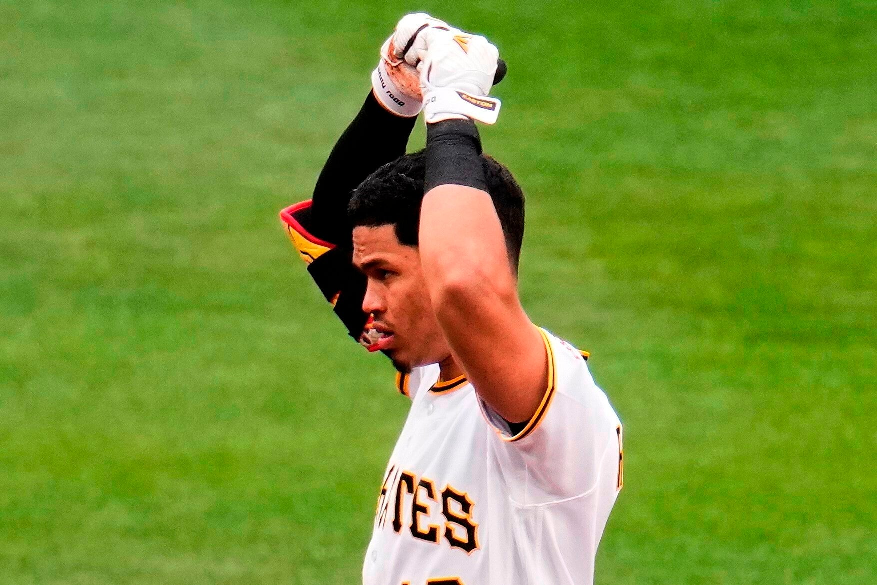 Endy Rodríguez impulsa 2 carreras en su regreso a las mayores. Piratas vencen 7-2 a Rockies