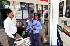 India sube el precio del combustible mientras la crisis energética mundial presiona su economía