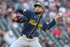 Ashby se convierte en 1er ganador de 8 juegos; Cerveceros superan 3-2 a Mellizos con interferencia