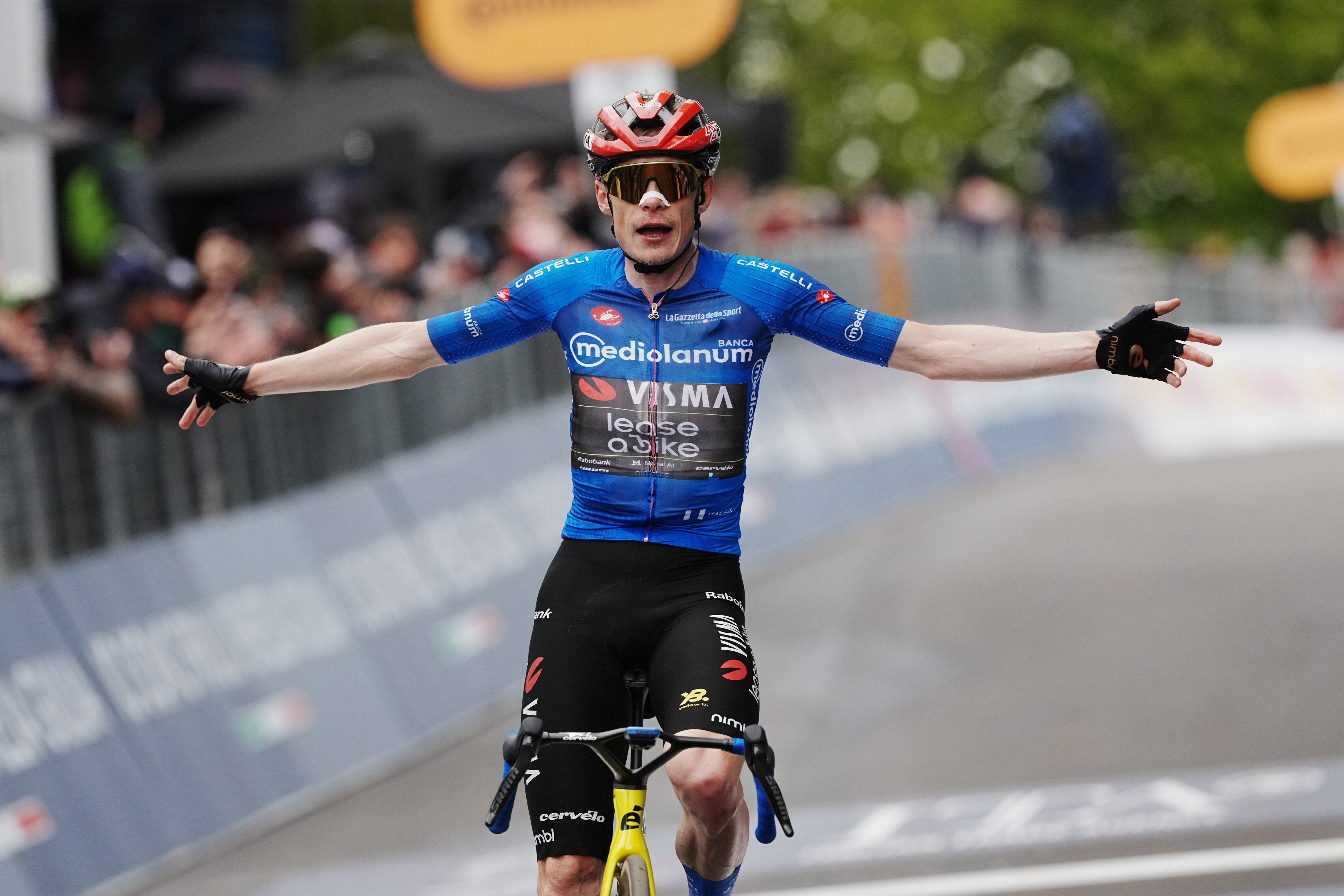 Vingegaard arrasa en otra etapa del Giro y recorta el liderato de Eulálio